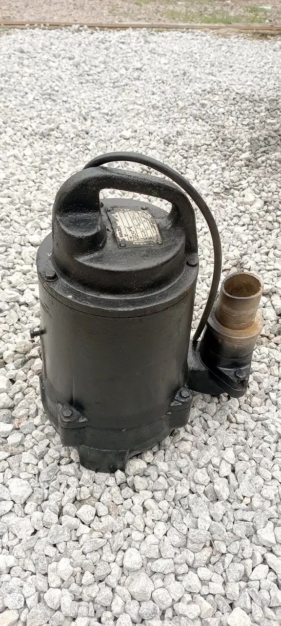 Bomba submersa de água