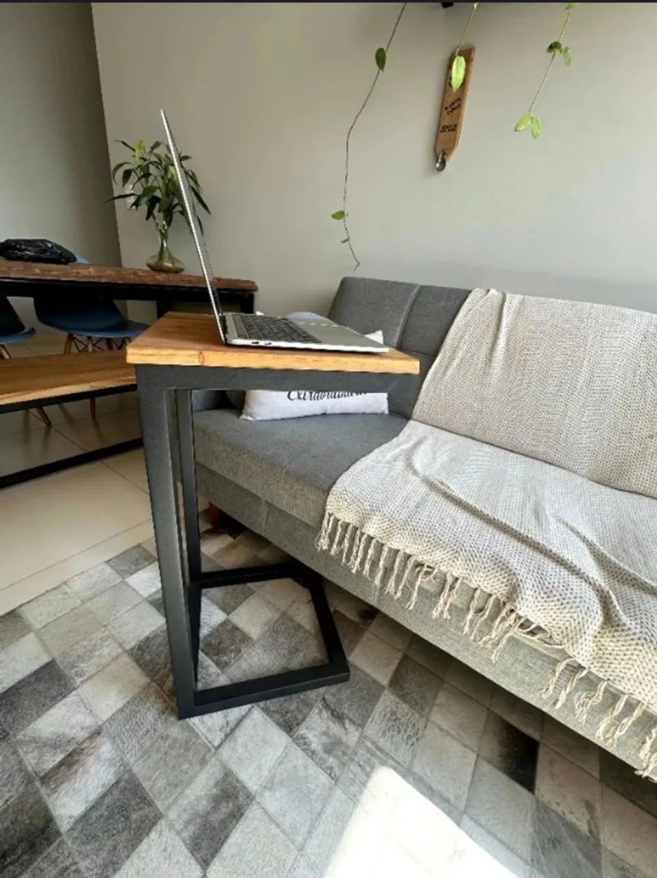 Mesa Lateral de Apoio para Sofá em Ferro e Madeira - 70 cm - Foto 3