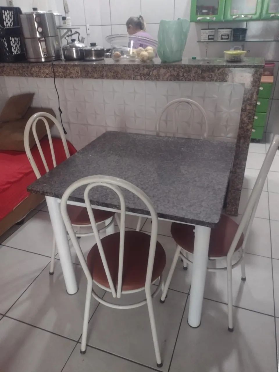 Mesa com 4 cadeiras 