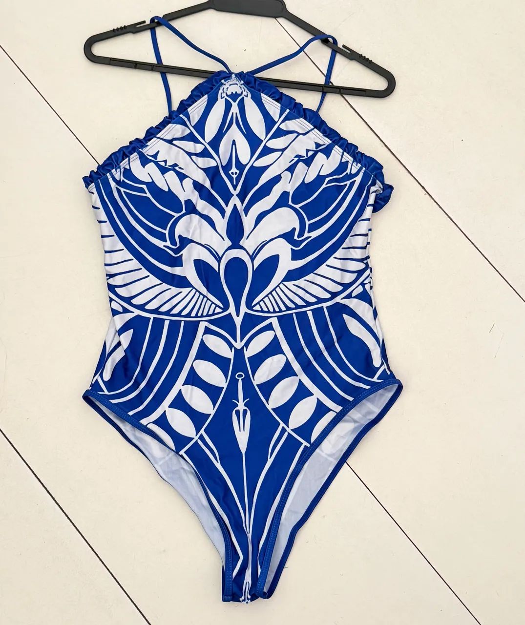 Body azul e branco 
