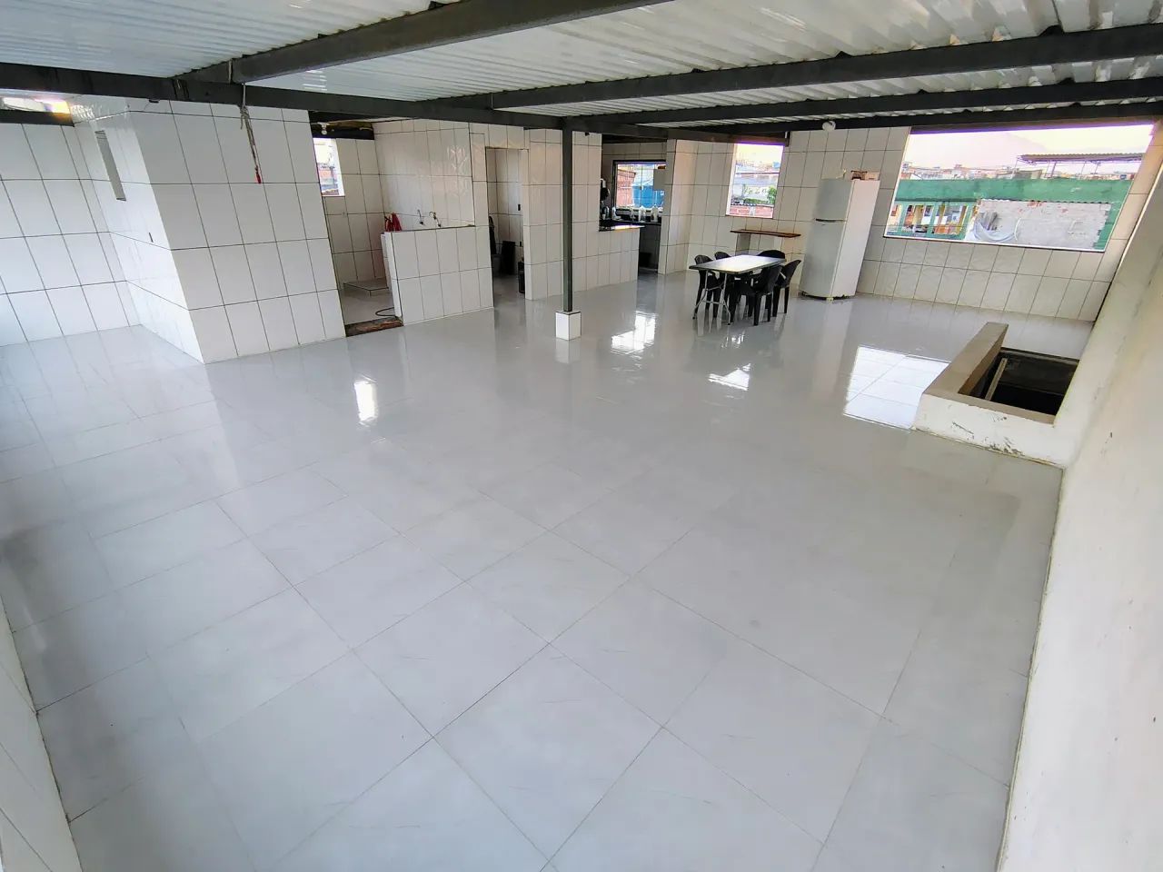 Oportunidade em Belford Roxo: Imóvel Independente com Terraço