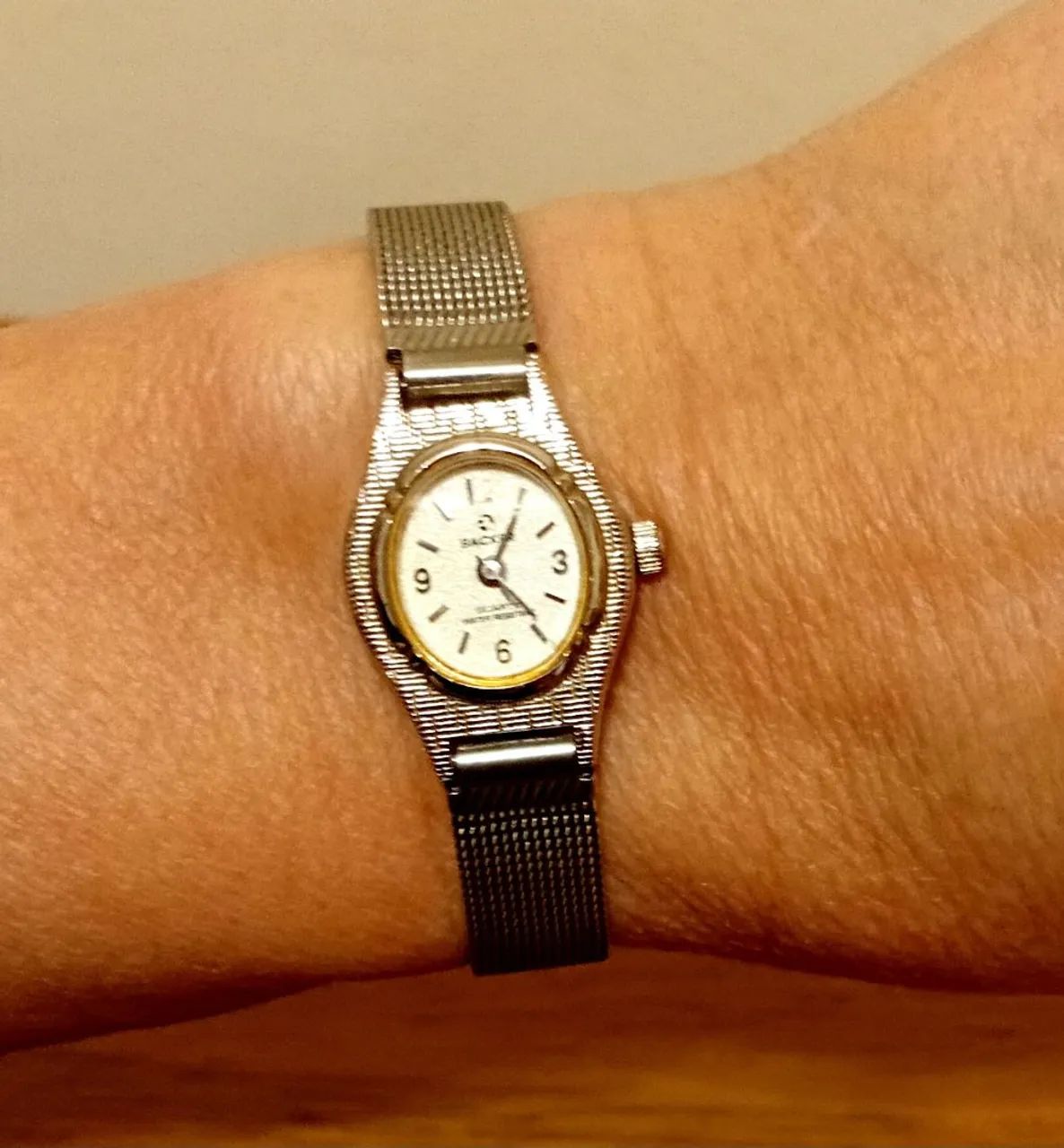 Relógio vintage de pulso Backer com pulseira de metal prateado - Foto 2