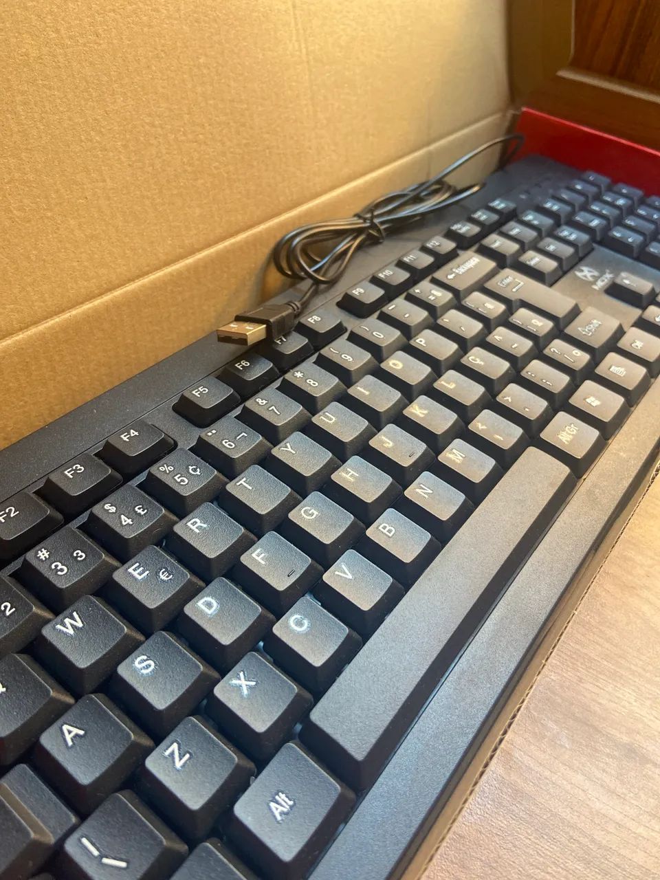 Teclado com fio MOX