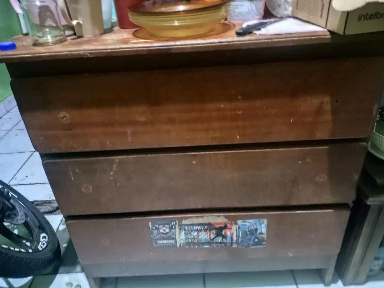 Vende-se cômoda de madeira 