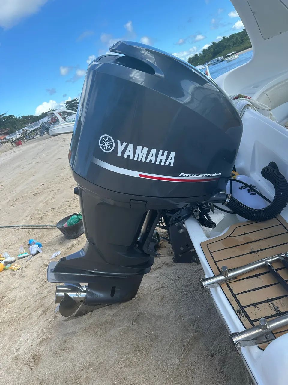 Motor de popa Yamaha 200 hp 4 tempos 