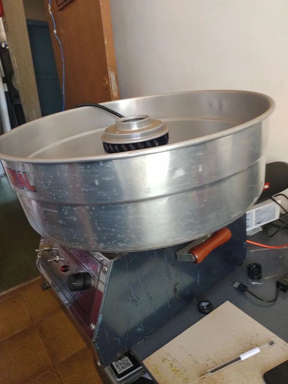 Máquina de Algodão Doce Profissional Nova - Foto 2