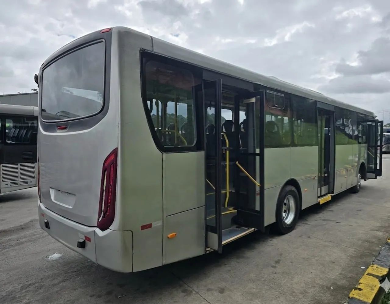 Mb1721 2015/2015 $210.000 - Foto 2