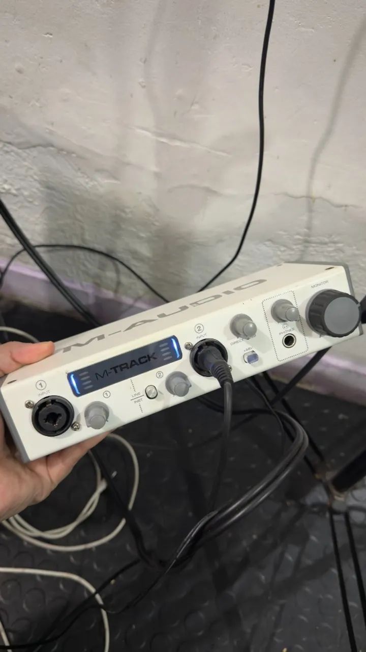 Interface de Áudio M-Audio M-Track II USB 2.0 24-Bit Phantom MIDI