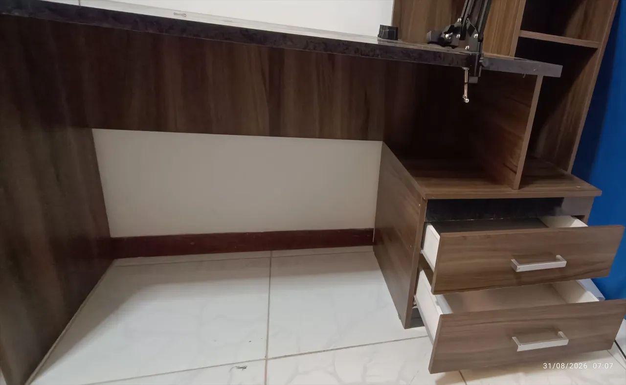 ESCRIVANIA COM GAVETAS E PRATELEIRAS - Foto 2