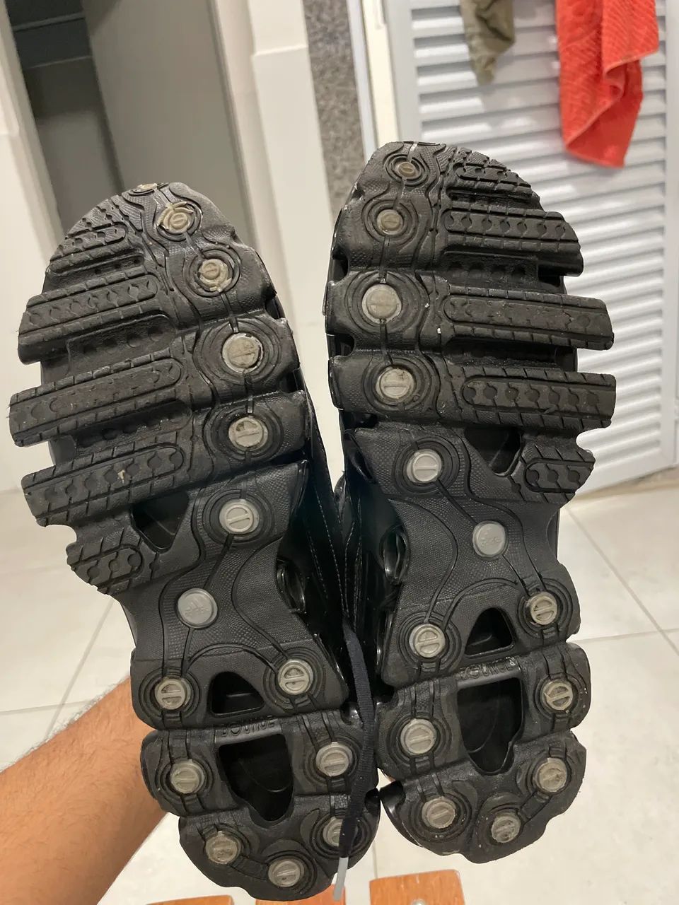 Tenis adidas microbounce 42 - Foto 2