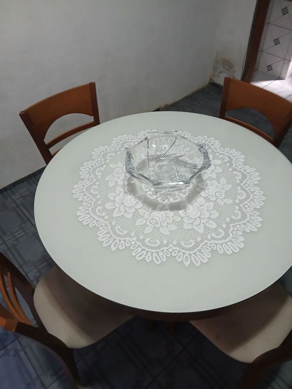 Conjunto de mesa com cadeiras - Foto 2