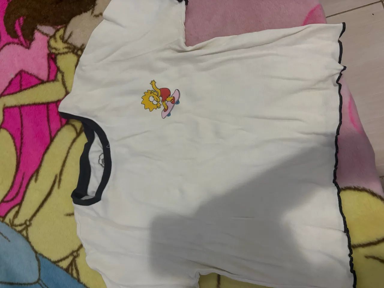 Blusa cropped branca lisa Simpsons 