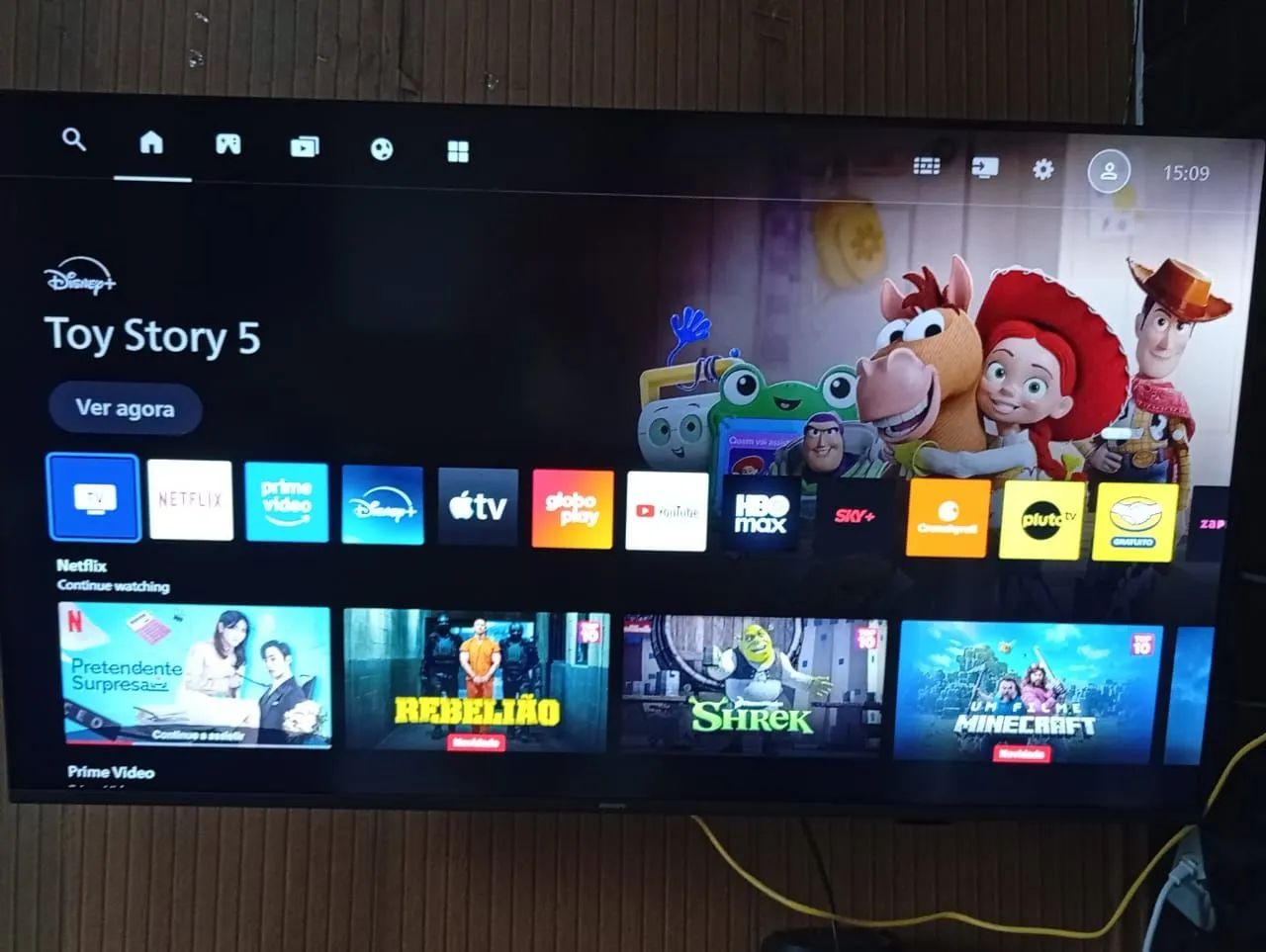 Vendo televisão 50 polegadas com um Mês de uso motivo mudança 