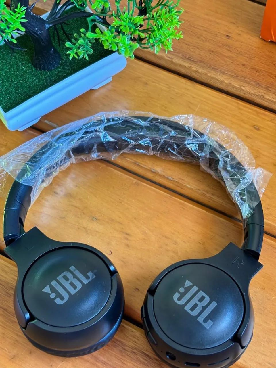 Headphone JBL com cancelamento de ruído 