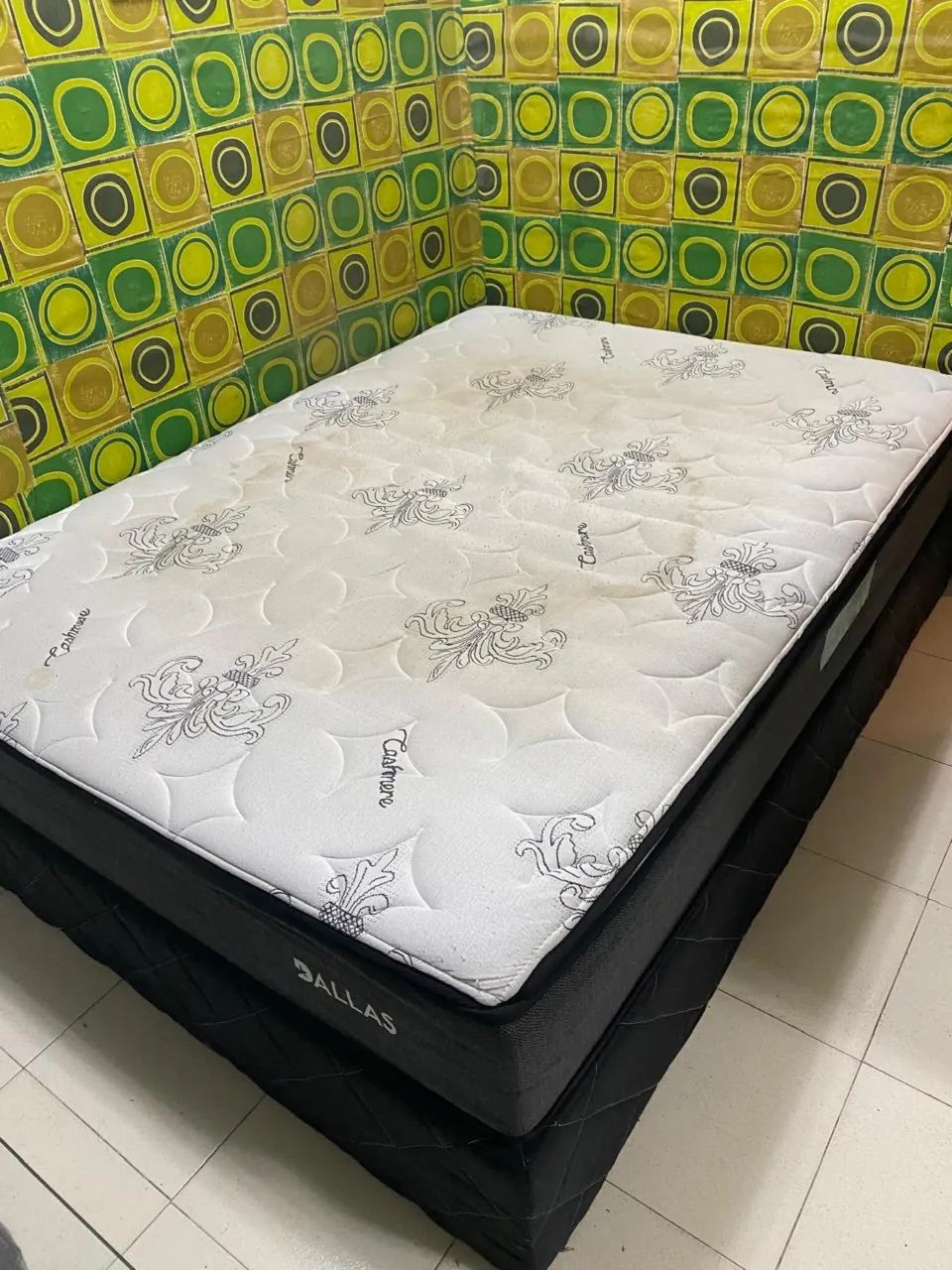 Cama box acompanha colchão separado e pés  - Foto 2