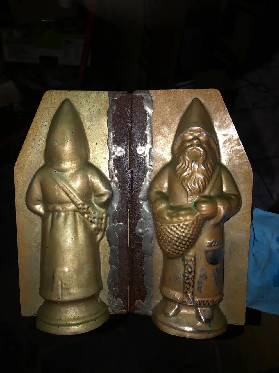 Fôrma De Chocolate Antiga Metal Gnomo Com Cesto Relíquia Vintage