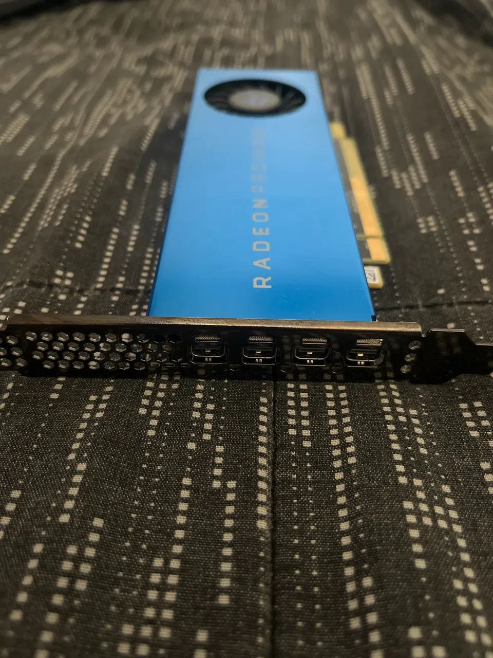 Placa de Vídeo - AMD Radeon PRO WX 3200 - Foto 3