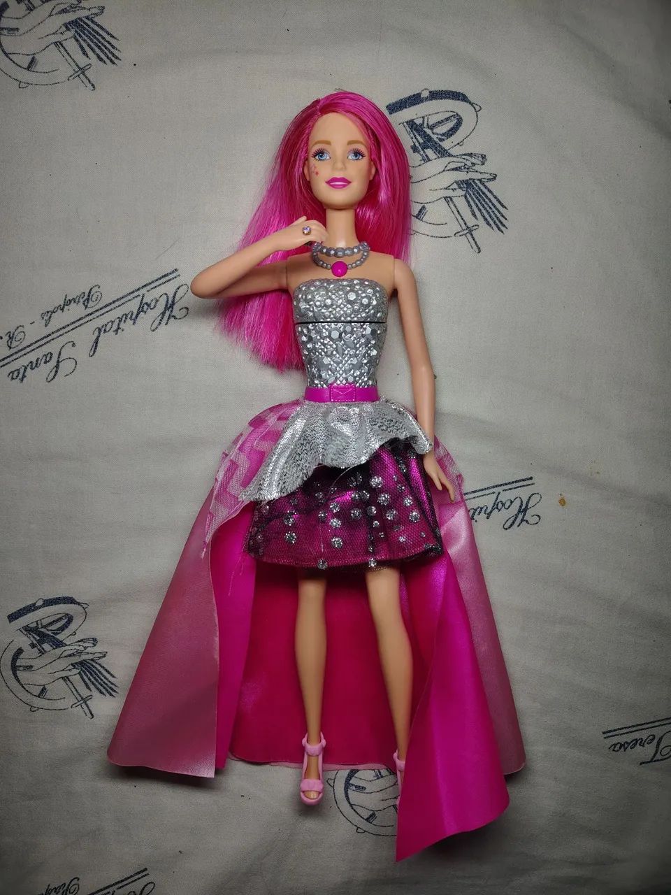 Boneca Barbie Courtney - Rock N' Royals (ORIGINAL!)