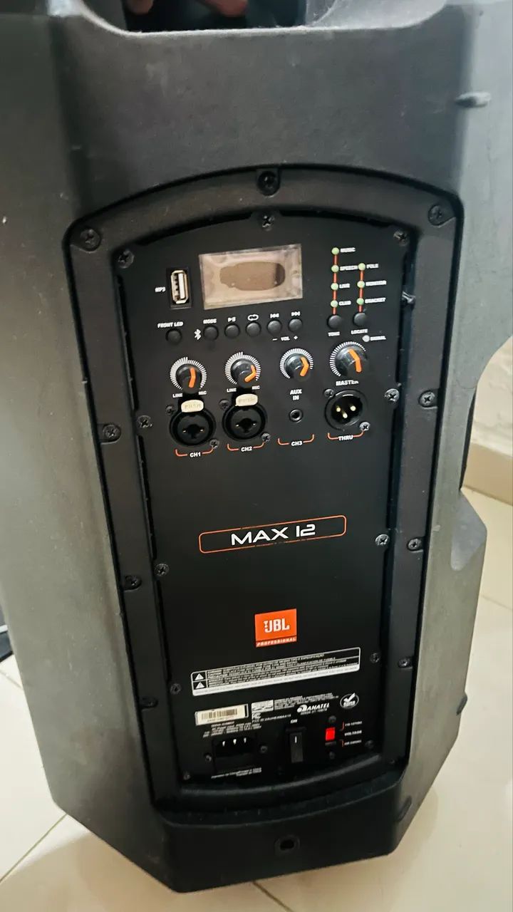 Caixa jbl 12 max 