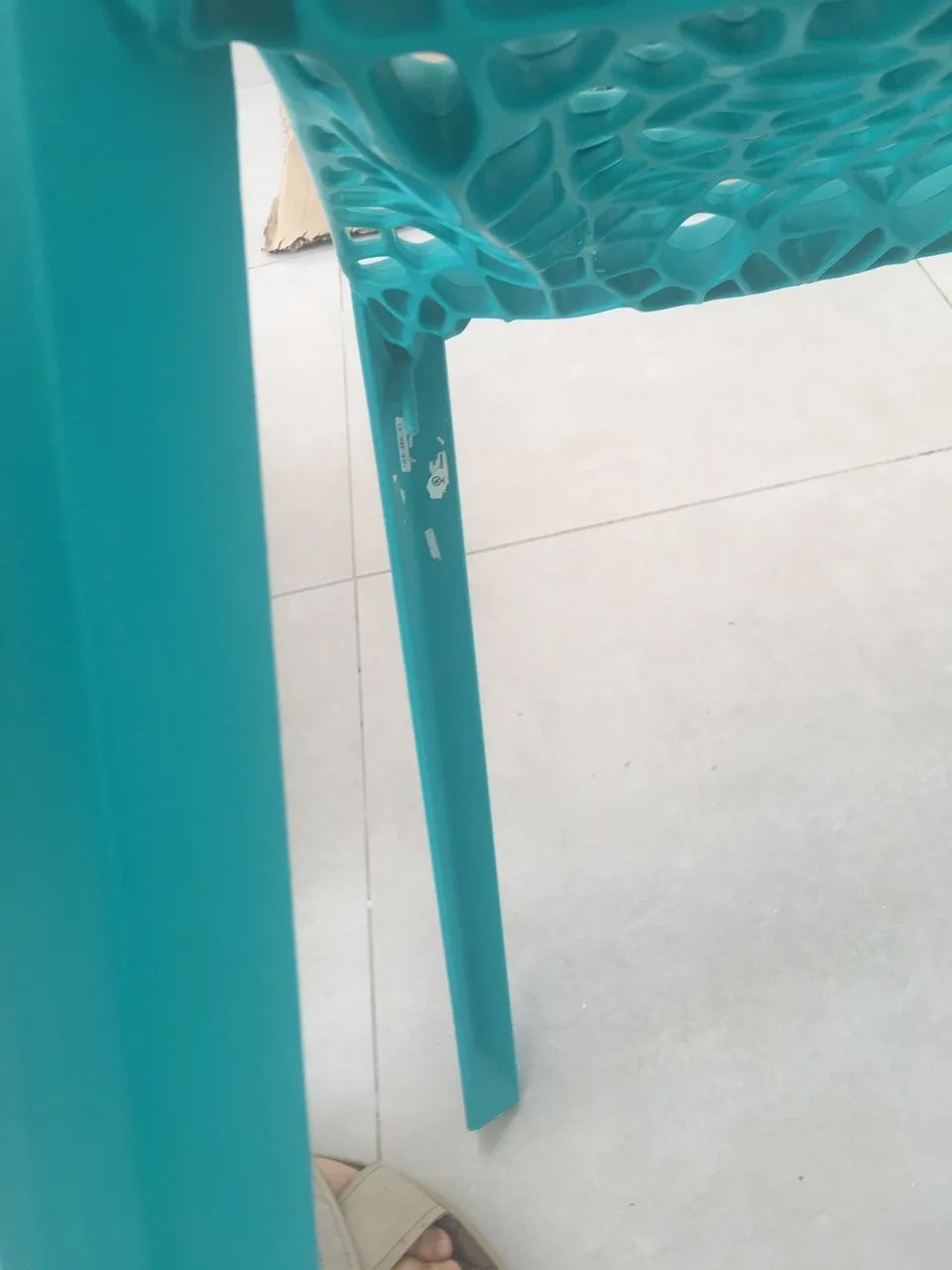 Vendo 4 cadeiras de plástico novas sem uso .  - Foto 3