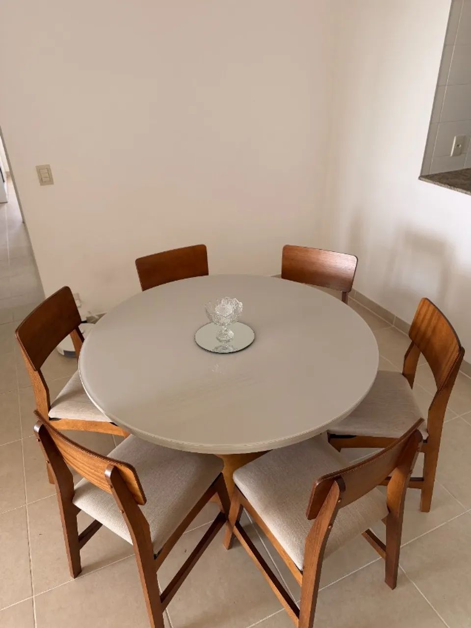 Mesa de jantar redonda com 6 cadeiras - Foto 2