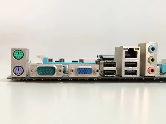 Placa-mãe Gigabyte GA-G41MT-S2P - Foto 2