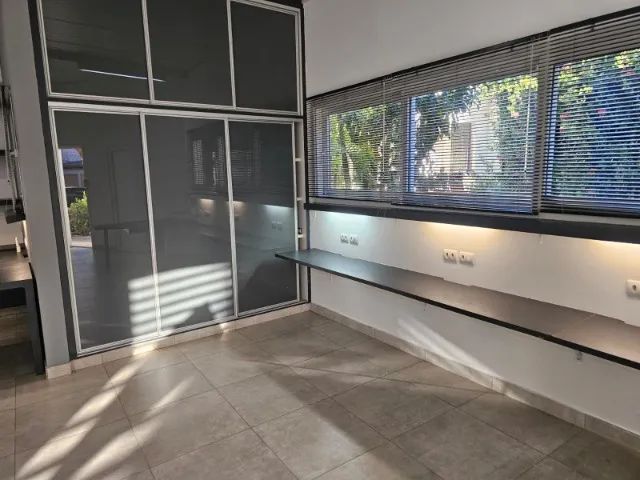 EXCELENTE SALA COMERCIAL NO CORAÇÃO DO SETOR SUL - Foto 3