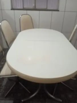 Mesa com 6 cadeiras 