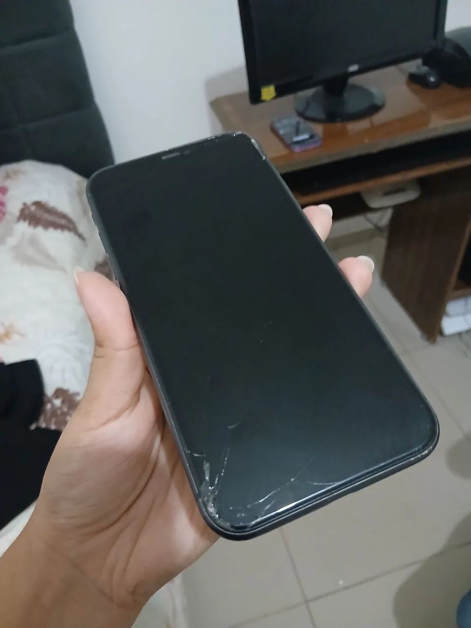 Iphone 11 usado 64gb, com um trinco  - Foto 2