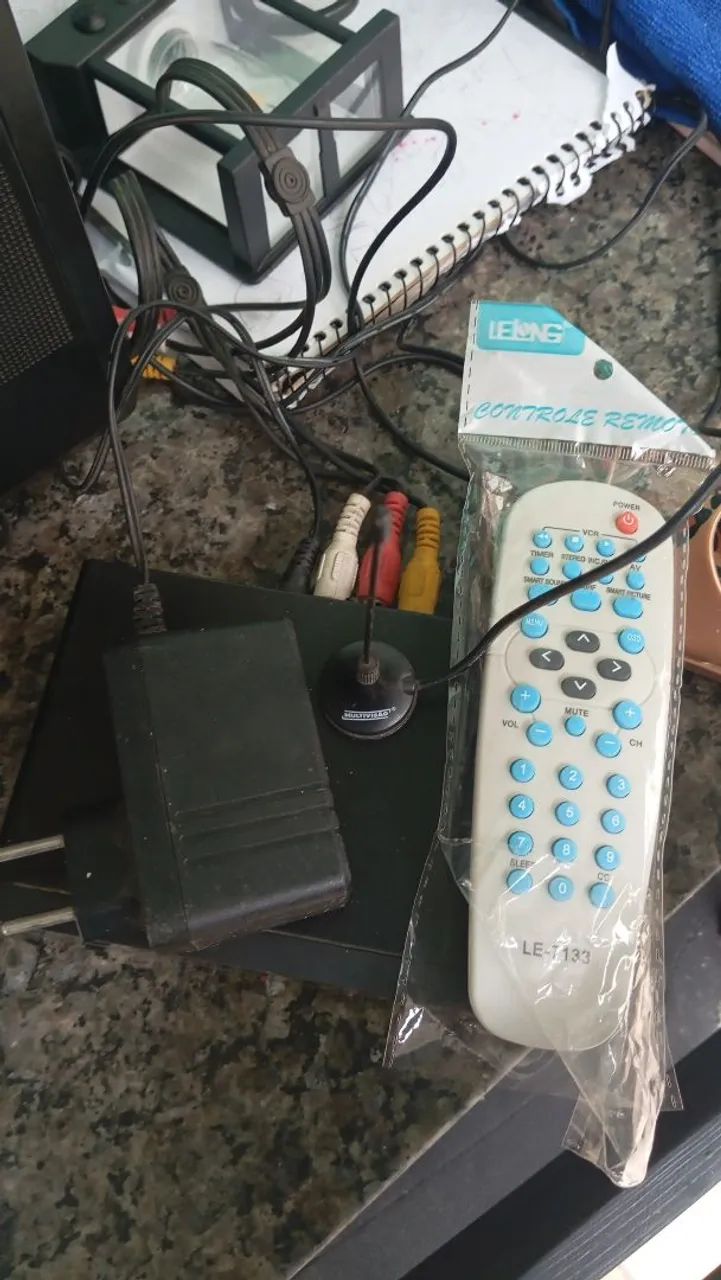 Tv Philips funcionando perfeitamente 21 polegadas tubo tem conversor controle e antena  - Foto 2