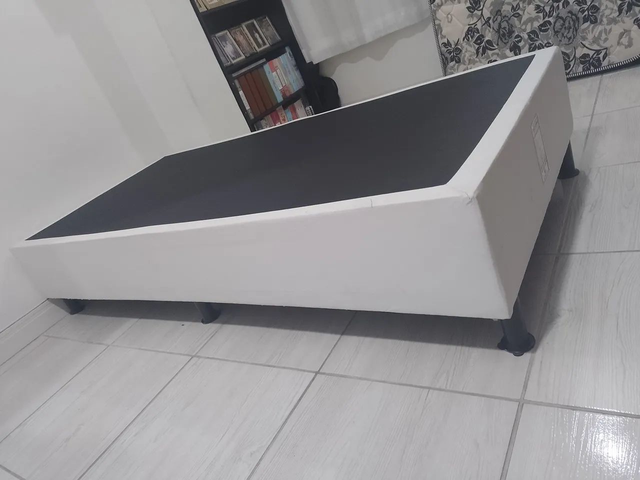 Cama Box de solteiro (sem colchão)