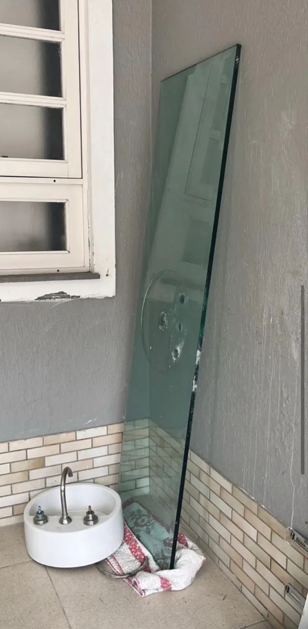 Pia de banheiro com bancada de vidro  - Foto 2