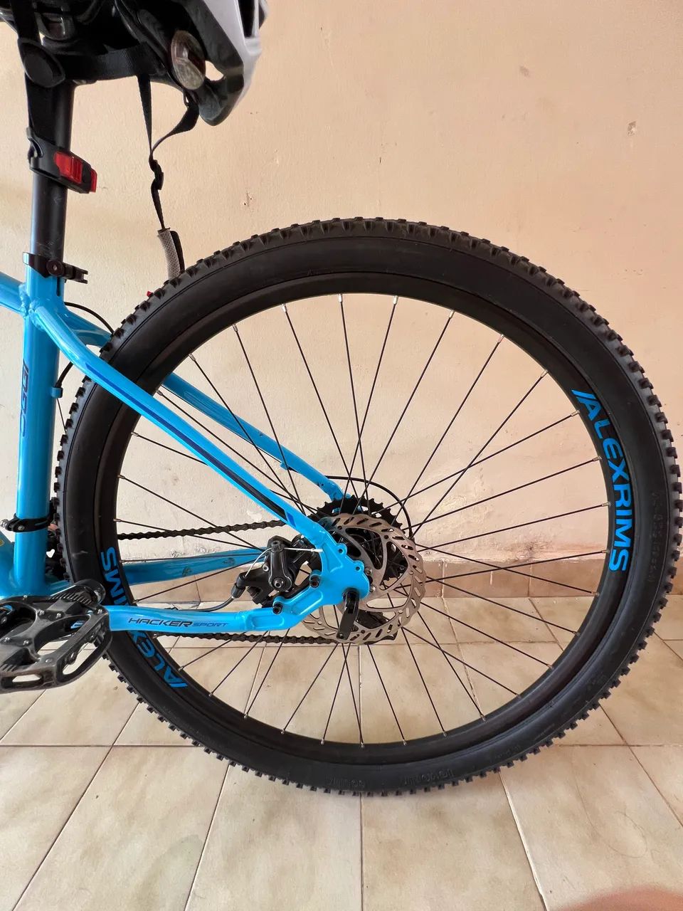 Bicicleta Oggi Hacker Sport Aro 29 Azul + Capacete e Suporte de Garrafa - Foto 4