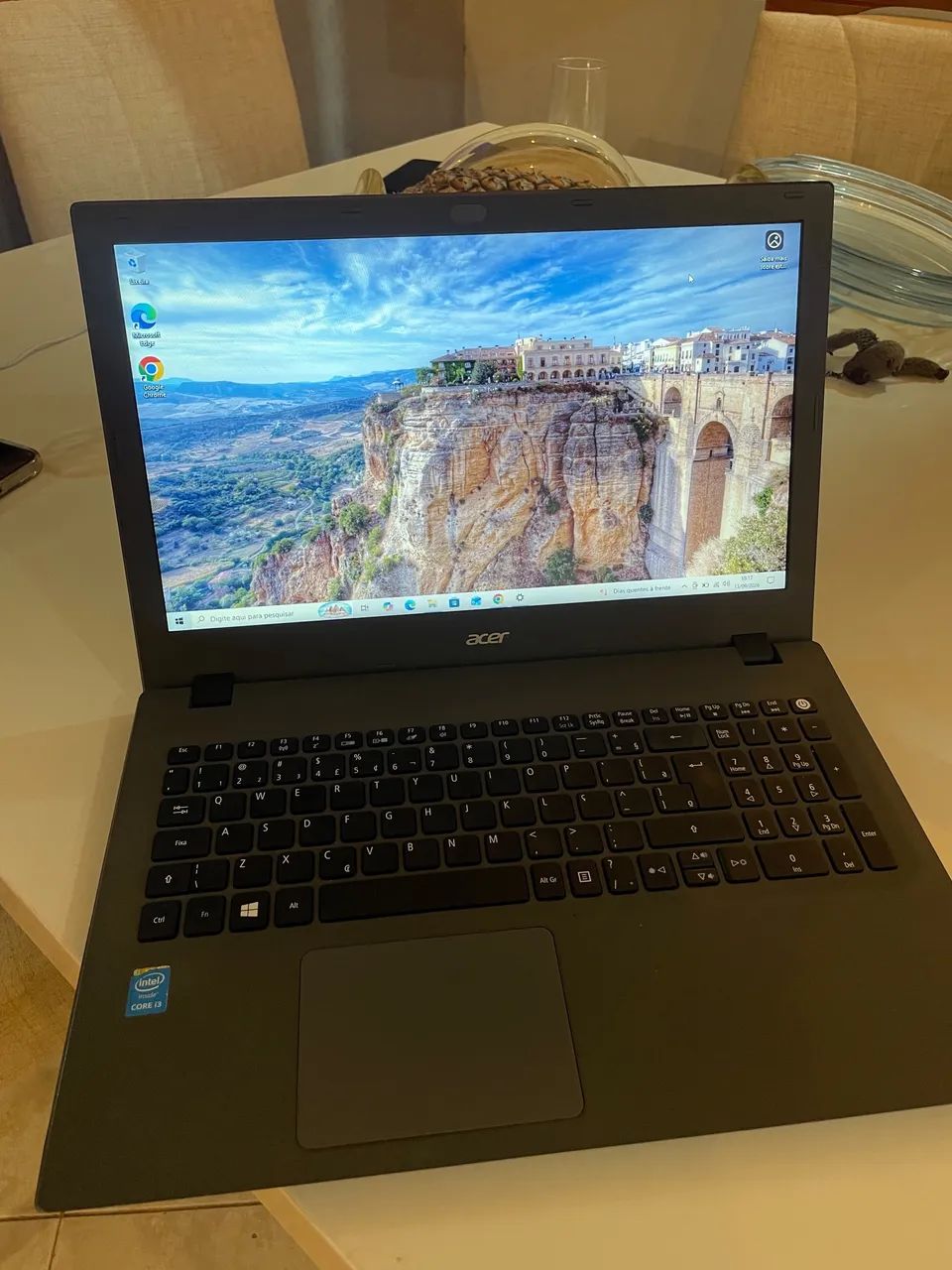 Notebook Acer - i3, SSD e 4gb de ram 