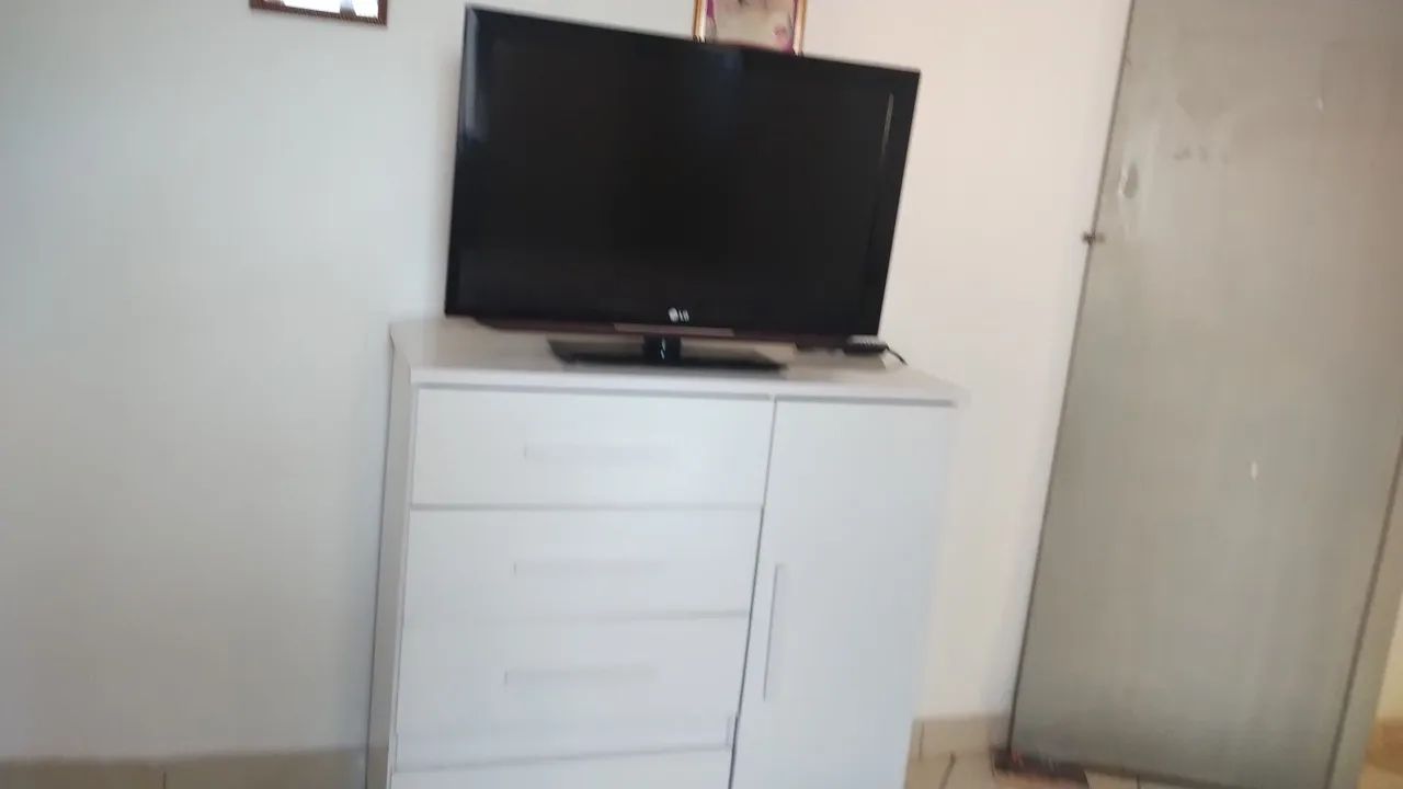 Vende se uma TV LG 32 polegadas  não é smart  funcionando mais as vezes ela liga e desliga