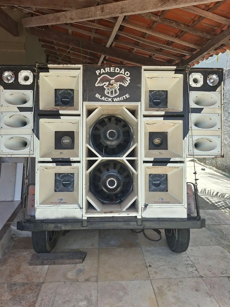 Vendo paredão 