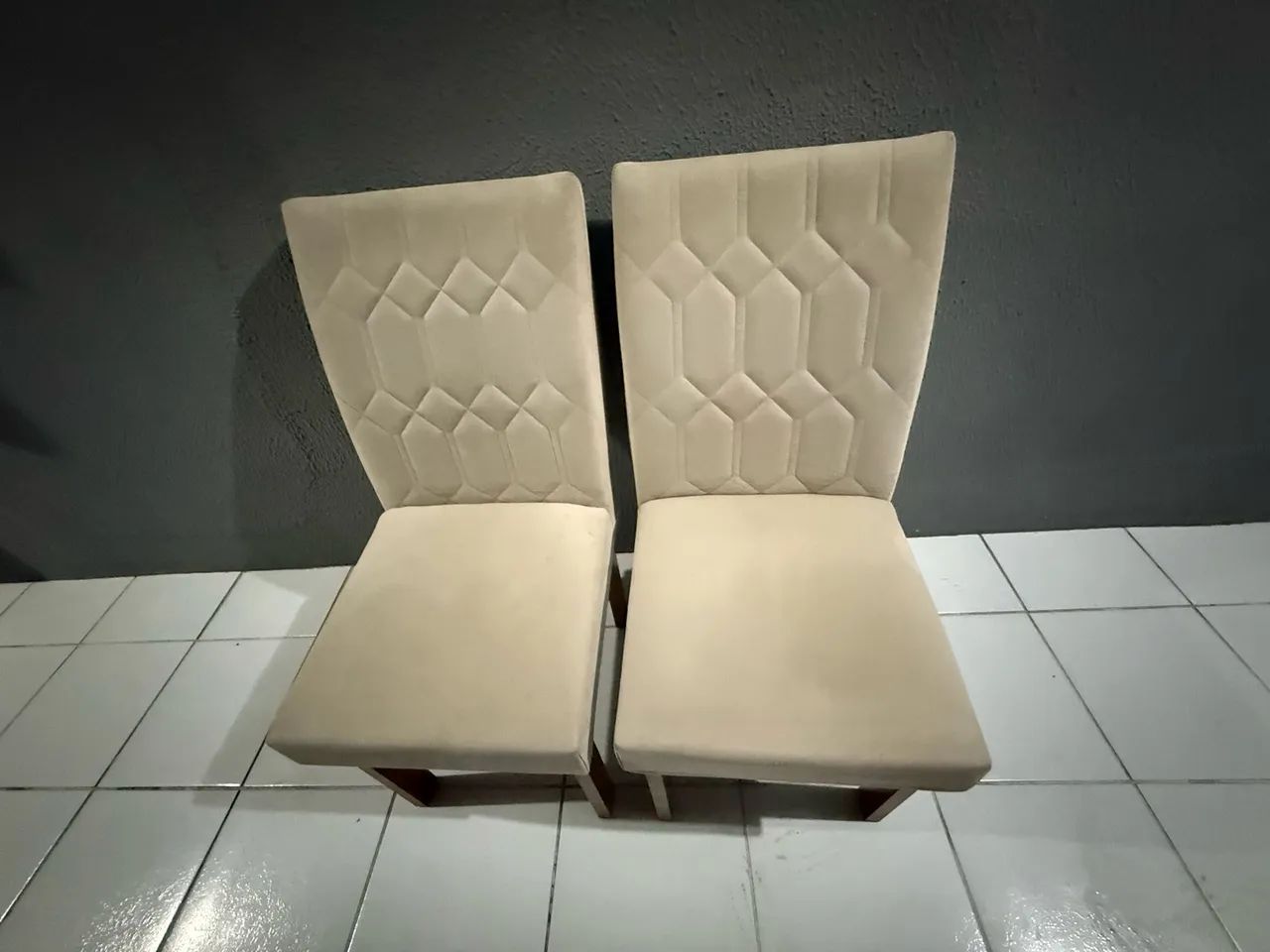 Cadeira mdf usada!! 350 todas!