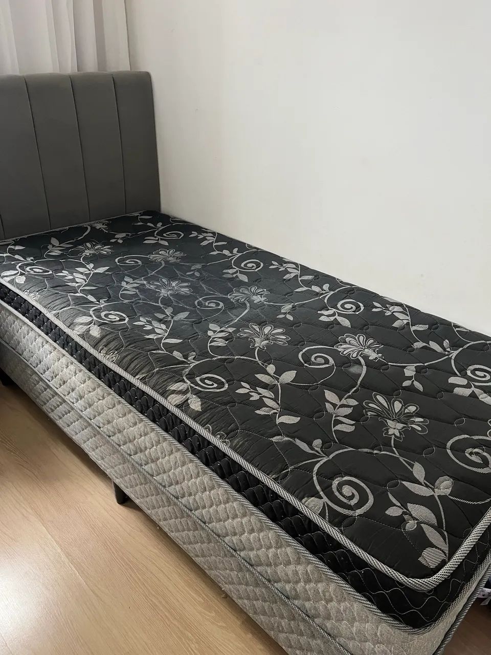 Vendo cama box conjugada solteiro 