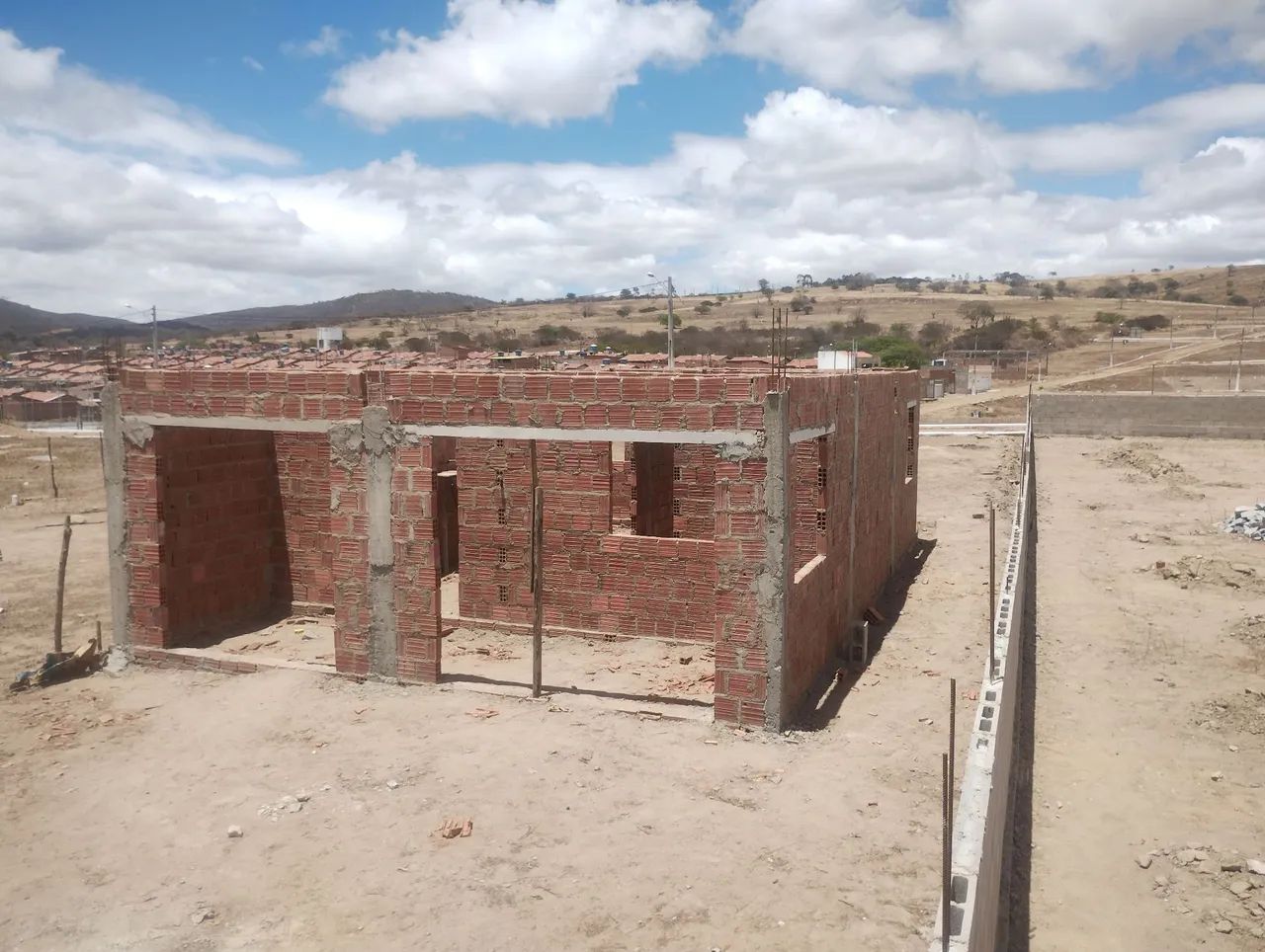 Terreno com casa em ponto de laje *