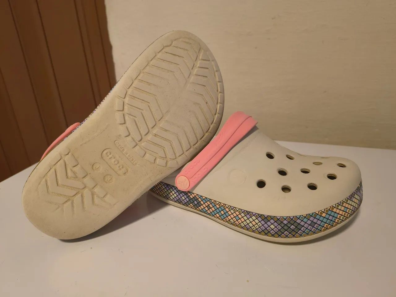 Crocs j3 .. tam 34  - Foto 2
