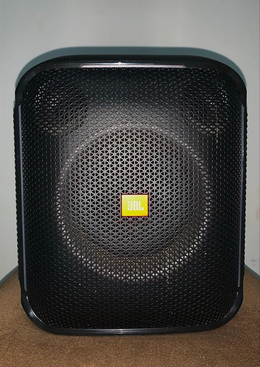 Caixa de Som Partybox Encore Com Microfone JBL 