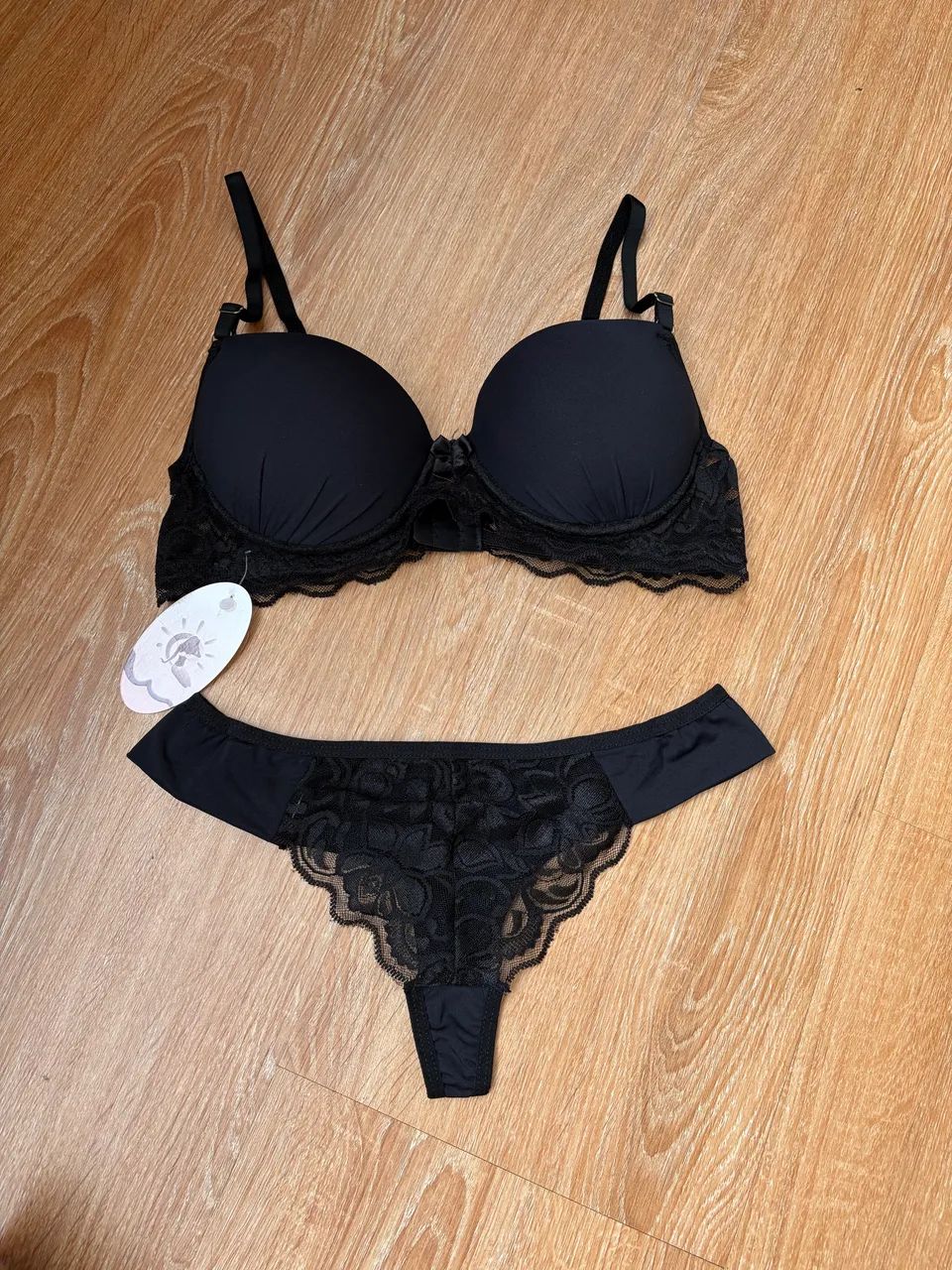 Conjunto de lingerie fio dental com renda preto 