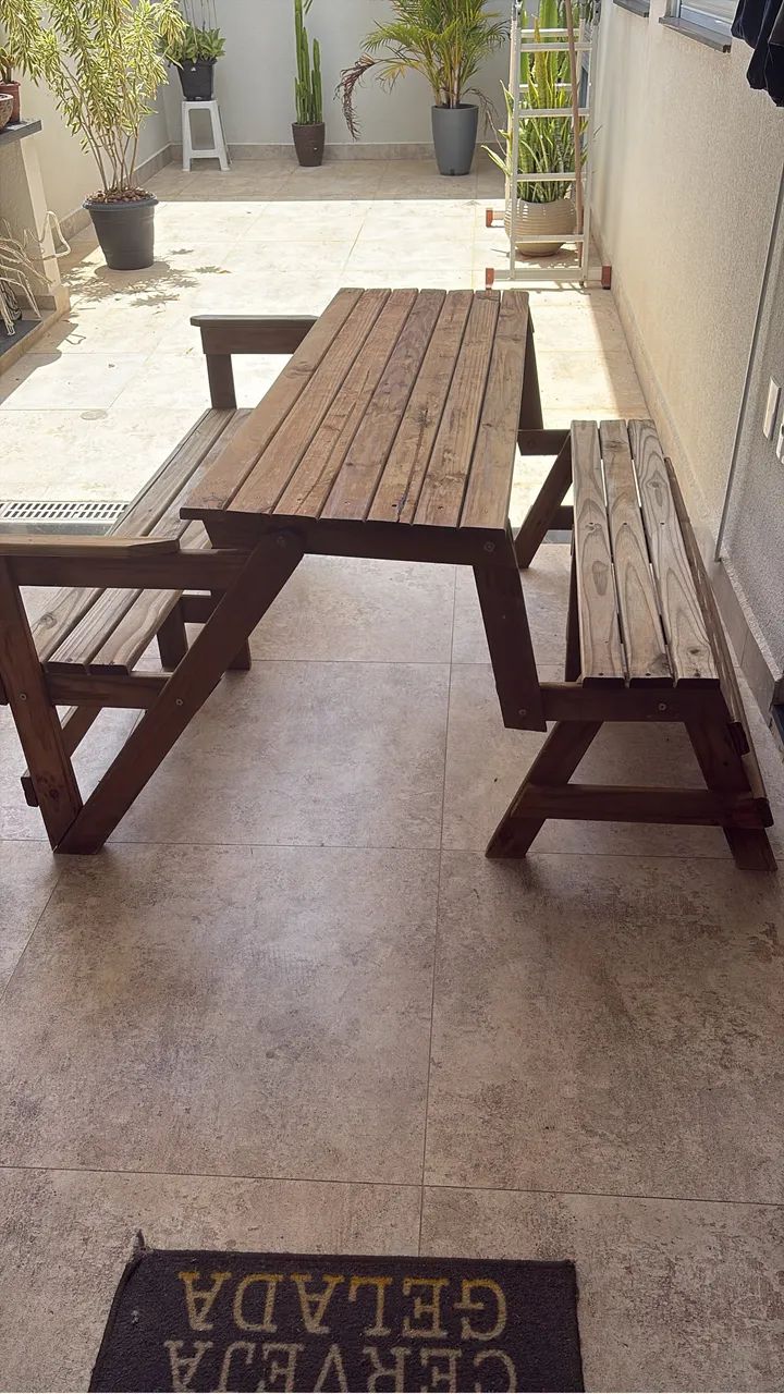 VENDO BANCO EM MADEIRA QUE VIRA MESA - Foto 2