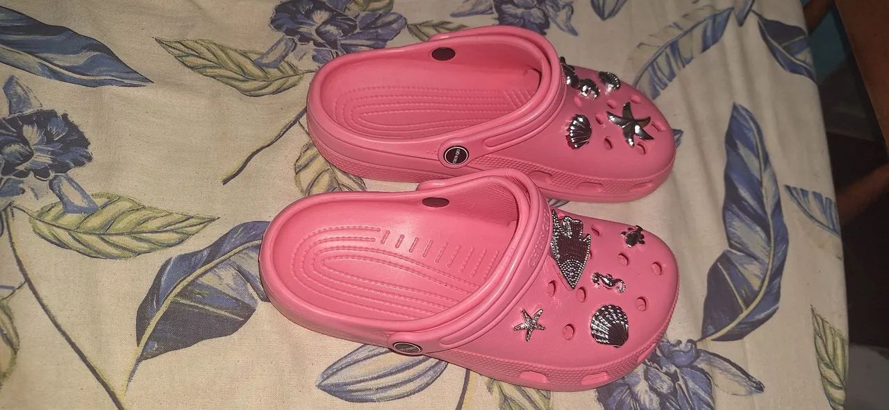Sandália crocs 35/36 - Foto 4