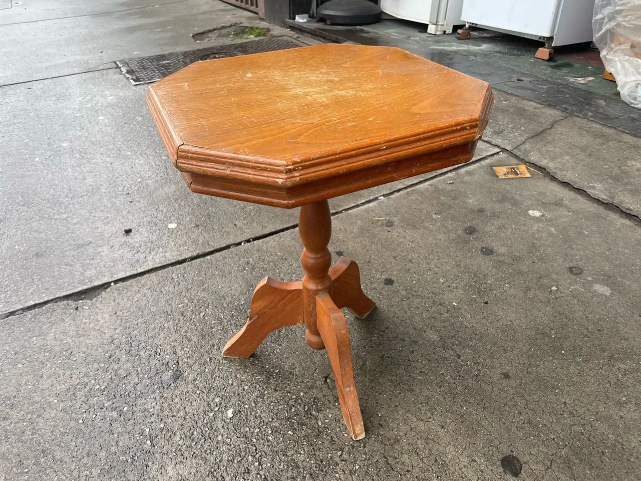 Mesa de Canto de Madeira Tripé - Foto 2