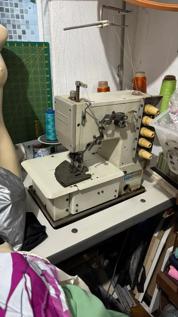 Máquina de costura  - Foto 2