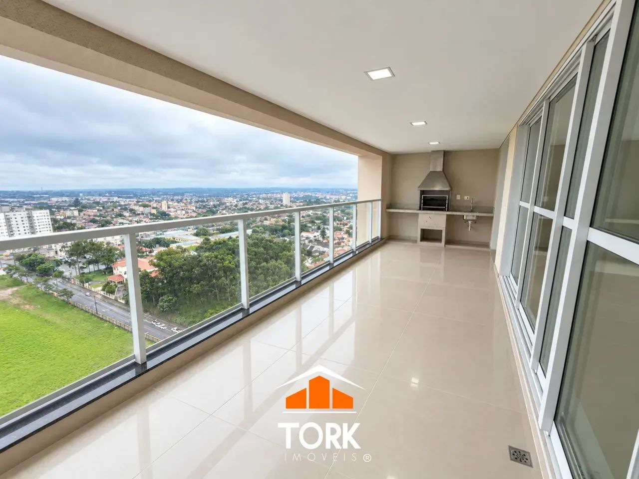 Apartamento em andar alto no Edifício Paço Real!