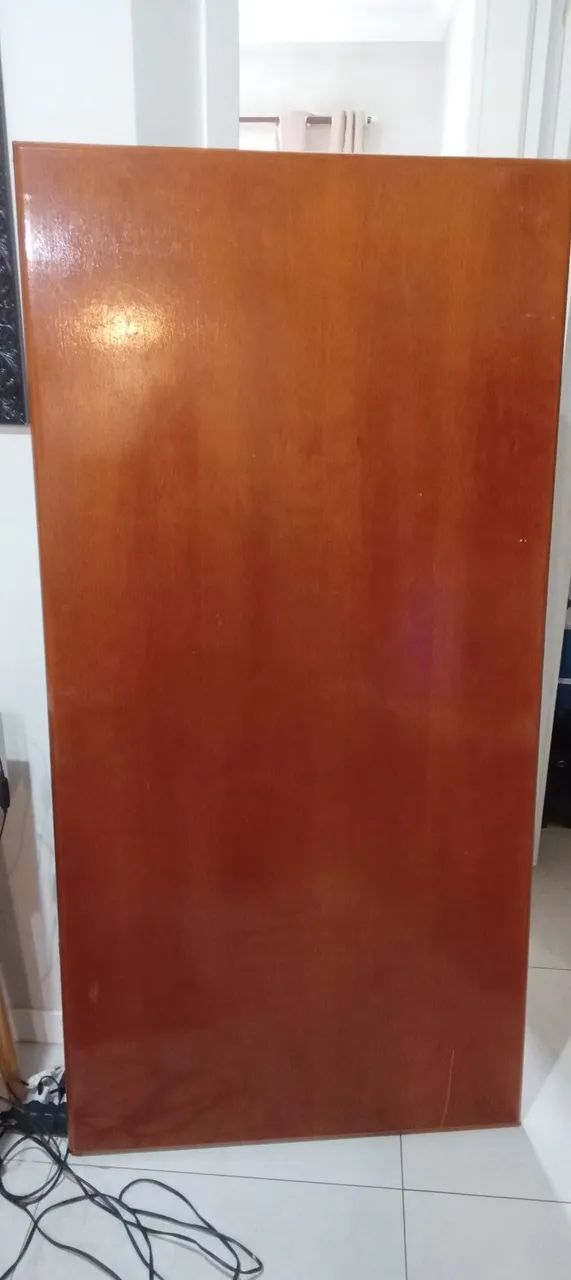 Vendo mesa de 6 lugares de madeira maciça - Foto 2