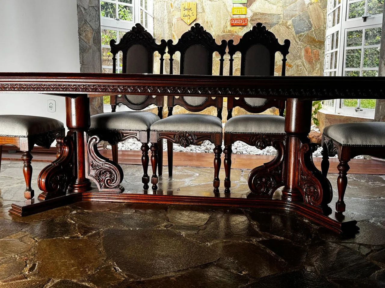 Jogo de mesa entalhada (madeira maciça) 8 lugares. Baixou o valor!! - Foto 2