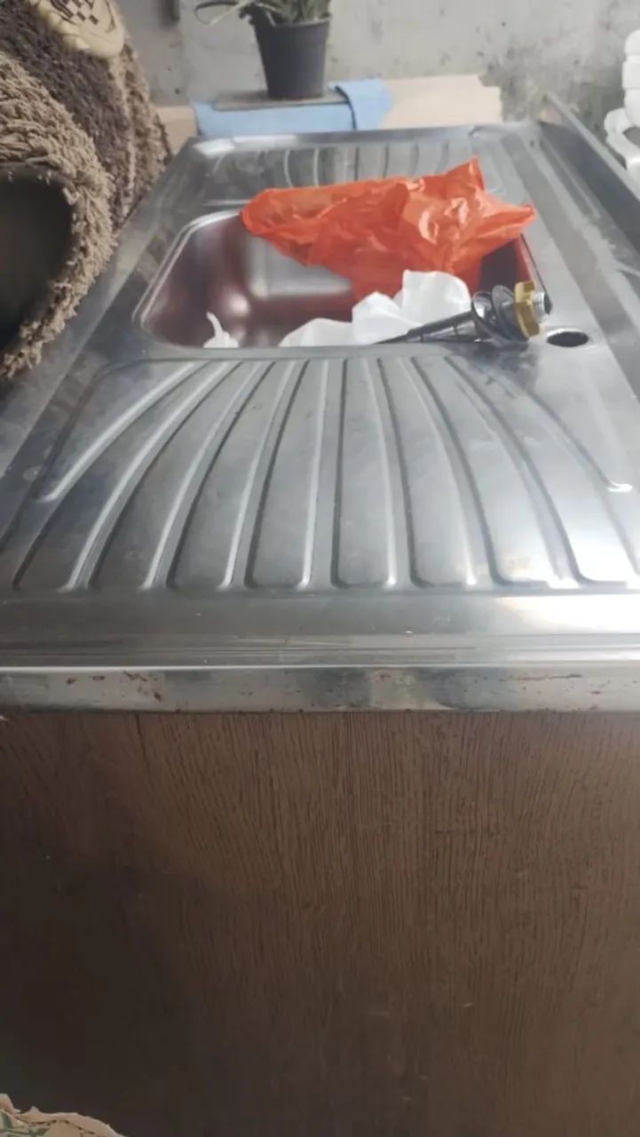Pia com inox  com torneira e cuba junto  - Foto 3